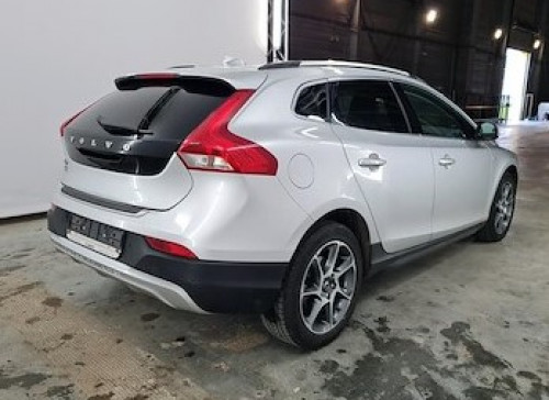Volvo V40 CROSS COUNTRY D2 120 Ocean Race Edition - 5P