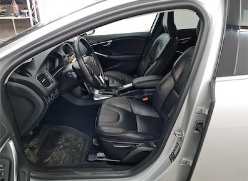 Volvo V40 CROSS COUNTRY D2 120 Ocean Race Edition - 5P