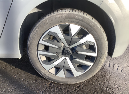 Peugeot 208 Nouvelle PureTech 100 S&S BVM6 Active