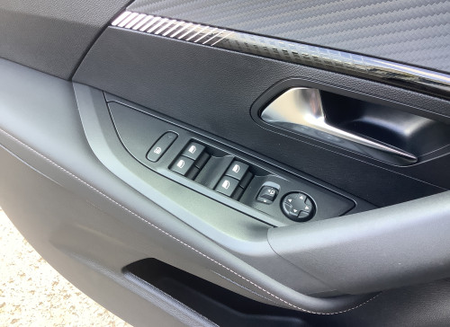 Peugeot 2008 Nouveau Hybrid 145 e-DCS6 Allure