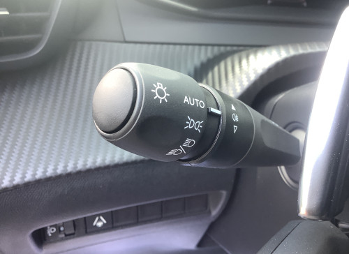 Peugeot 2008 Nouveau Hybrid 145 e-DCS6 Allure
