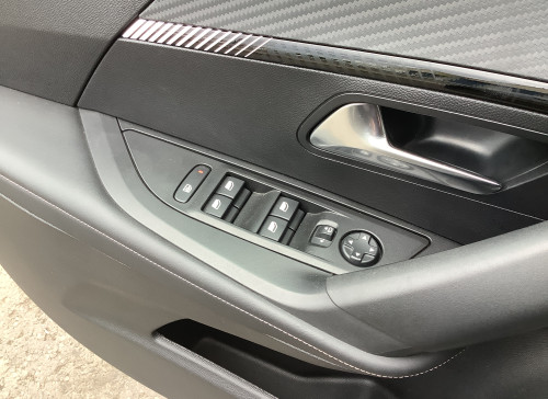 Peugeot 2008 Nouveau Hybrid 136 e-DCS6 Allure