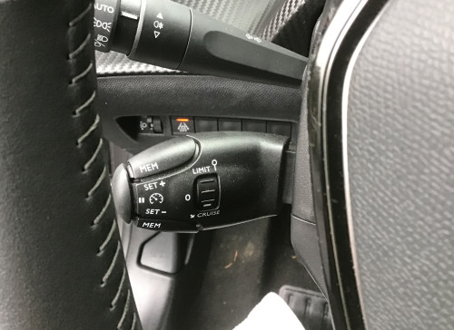 Peugeot 208 PureTech 100 S&S BVM6 Allure Pack