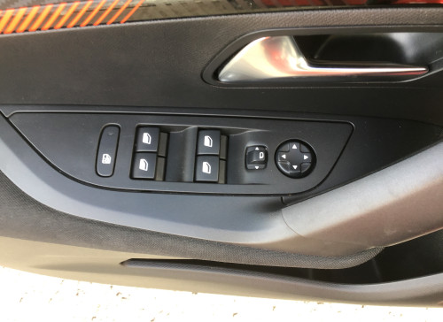 Peugeot 2008 PureTech 100 S&S BVM6 Active