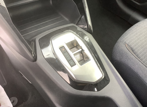 Peugeot 208 Nouvelle Hybrid 100 e-DCS6 Style