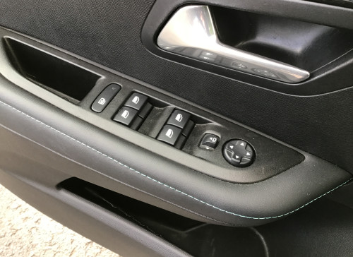 Peugeot 208 PureTech 100 S&S EAT8 Allure