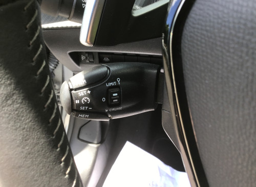 Peugeot 208 PureTech 100 S&S EAT8 Allure Pack