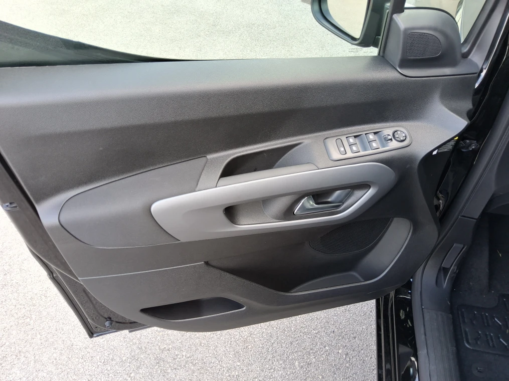 Citroën BERLINGO Taille M BlueHDi 130 S&S EAT8 Plus - N1