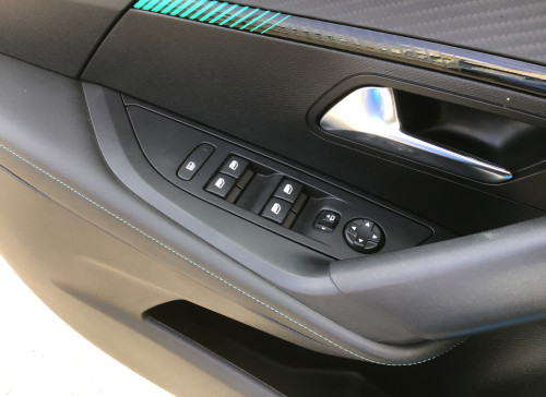 Peugeot 2008 PureTech 130 S&S EAT8 Allure