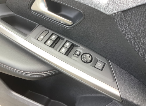 Peugeot 3008 Nouveau Hybrid 145 e-DCS6 Allure