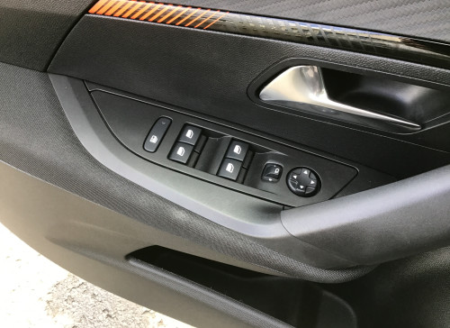Peugeot 2008 PureTech 100 S&S BVM6 Active