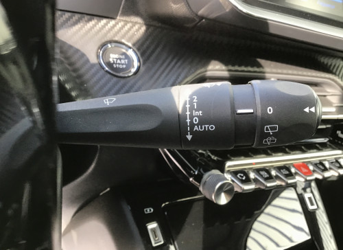 Peugeot 2008 PureTech 100 S&S BVM6 Allure
