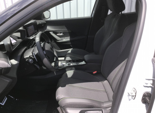 Peugeot 2008 Nouveau PureTech 130 S&S EAT8 GT
