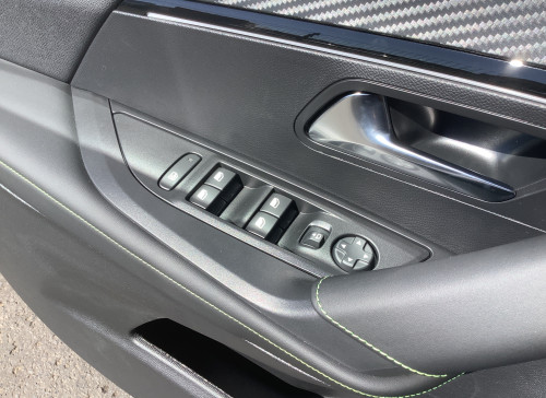 Peugeot 2008 Nouveau Hybrid 145 e-DCS6 GT