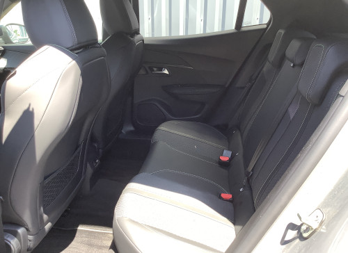 Peugeot 2008 Nouveau Hybrid 136 e-DCS6 GT