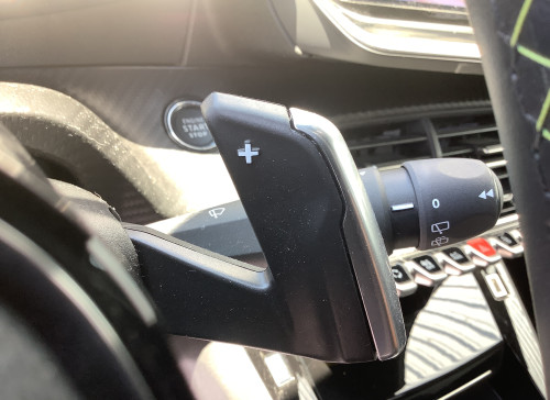 Peugeot 2008 Nouveau Hybrid 136 e-DCS6 GT