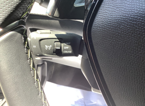 Peugeot 2008 Nouveau Hybrid 136 e-DCS6 GT