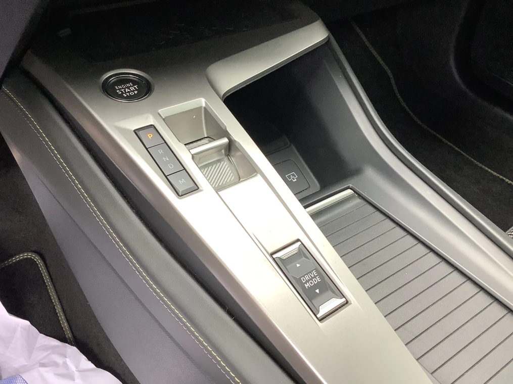 Peugeot 308 SW Hybrid 136 e-DCS6 GT