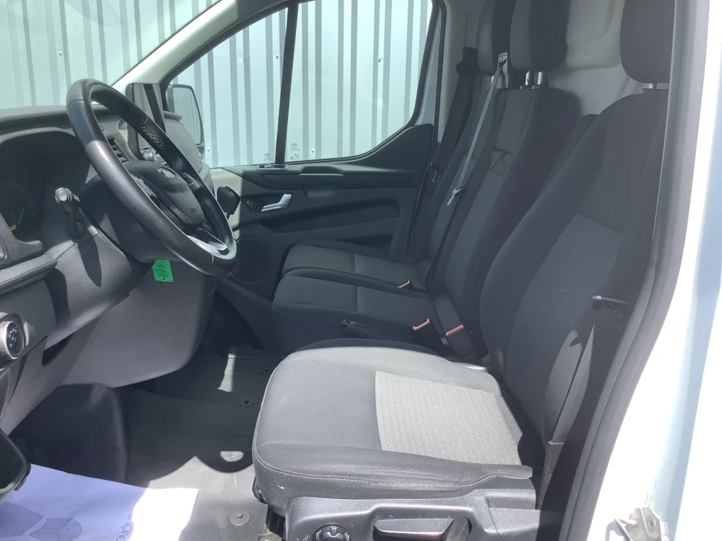 Ford TRANSIT CUSTOM FOURGON 300 L2H2 2.0 ECOBLUE 130 TREND BUSINESS