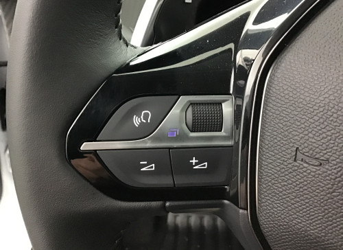 Peugeot 208 Nouvelle Hybrid 136 e-DCS6 Allure