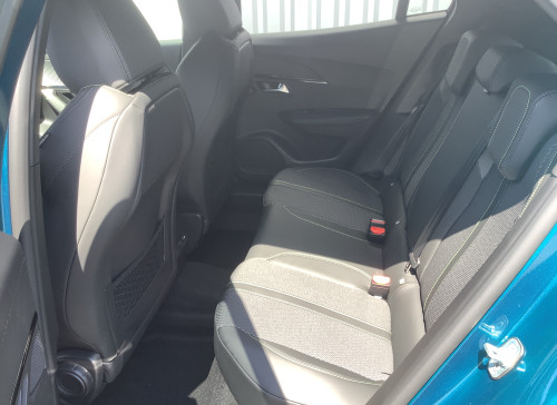 Peugeot 2008 Nouveau Hybrid 145 e-DCS6 GT