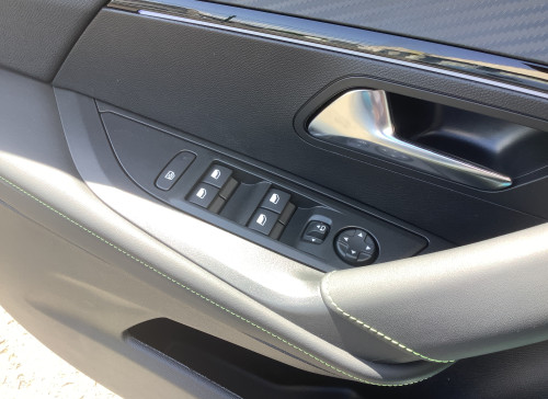 Peugeot 2008 Nouveau Hybrid 145 e-DCS6 GT