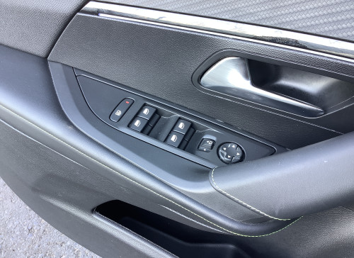 Peugeot 2008 Nouveau Hybrid 145 e-DCS6 GT