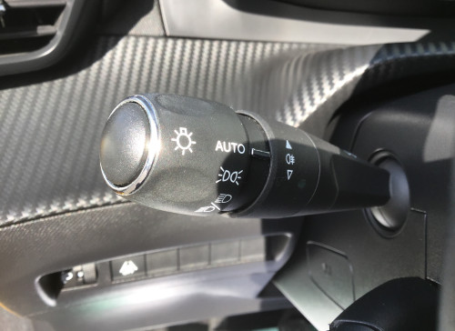 Peugeot 208 Nouvelle PureTech 100 S&S BVM6 Allure