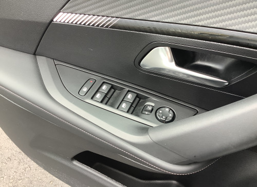 Peugeot 2008 Nouveau Hybrid 136 e-DCS6 Allure