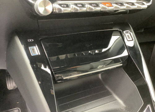 Peugeot 2008 Nouveau Hybrid 136 e-DCS6 Allure