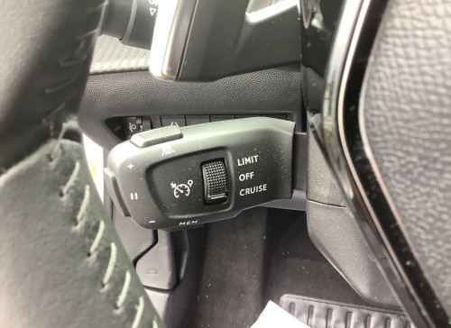 Peugeot 2008 Nouveau Hybrid 136 e-DCS6 Allure