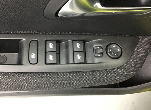 Peugeot 208 Nouvelle Hybrid 110 e-DCS6 Style - 5P
