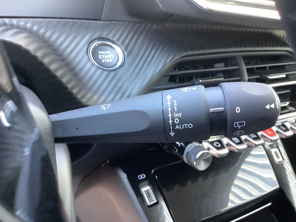 Peugeot 208 100 S&S BVM6 Allure