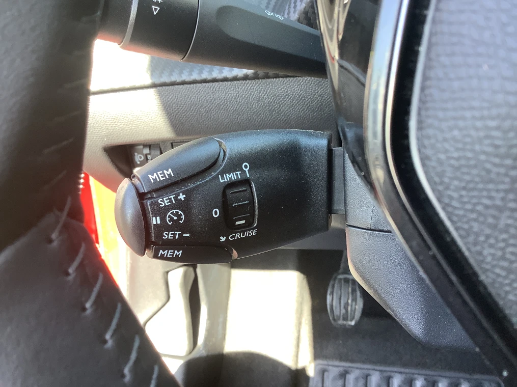 Peugeot 208 100 S&S BVM6 Allure