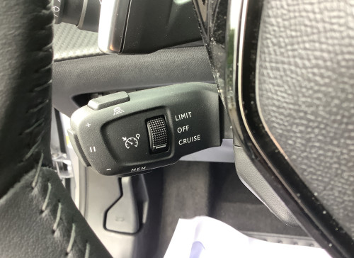 Peugeot 2008 Nouveau Hybrid 136 e-DCS6 Allure