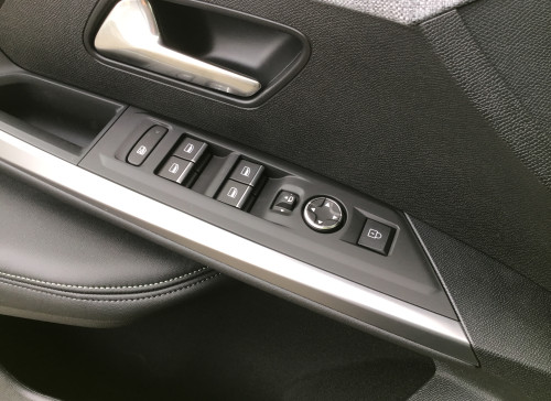 Peugeot 3008 Nouveau Hybrid 136 e-DCS6 GT