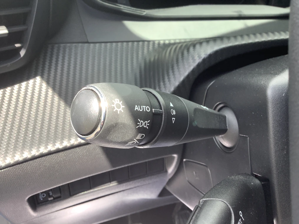 Peugeot 208 100 S&S BVM6 Allure