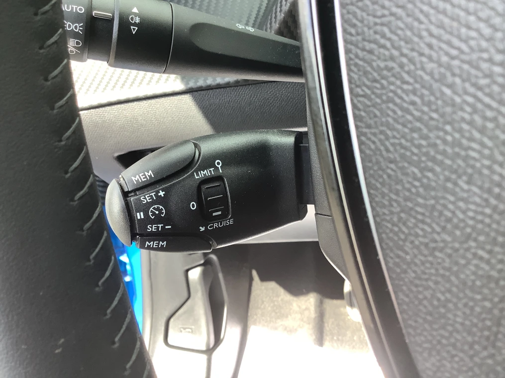 Peugeot 208 100 S&S BVM6 Allure