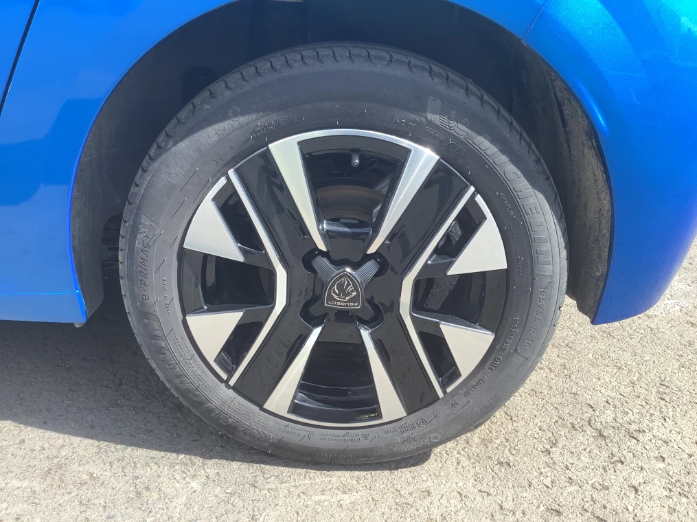 Peugeot 208 100 S&S BVM6 Allure