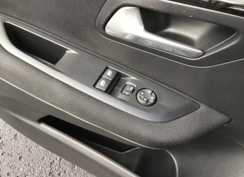 Peugeot 208 PureTech 100 S&S BVM6 Active