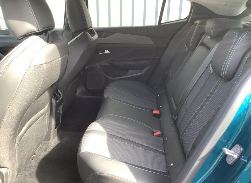 Peugeot 408 Hybrid 136 e-DCS6 Allure