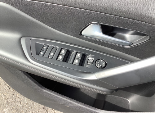 Peugeot 408 Hybrid 136 e-DCS6 Allure