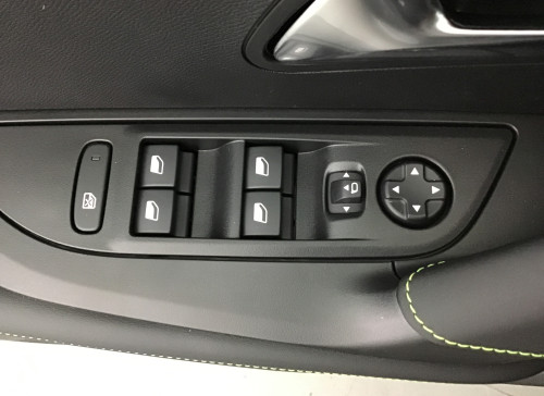 Peugeot 2008 Nouveau Hybrid 145 e-DCS6 GT