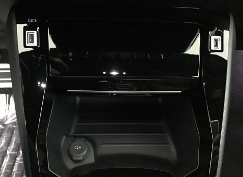 Peugeot 2008 Nouveau Hybrid 145 e-DCS6 GT