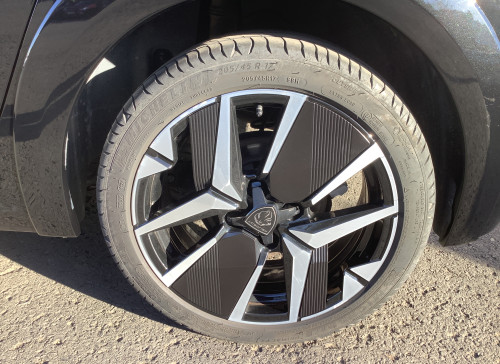 Peugeot 208 Nouvelle PureTech 100 S&S BVM6 GT