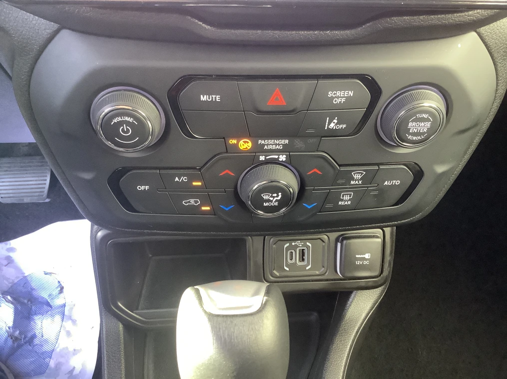 Jeep RENEGADE 1.5 Turbo T4 130 ch BVR7 e-Hybrid Altitude