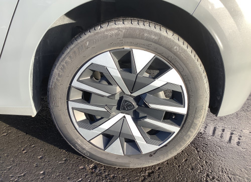 Peugeot 208 Nouvelle PureTech 100 S&S BVM6 Active