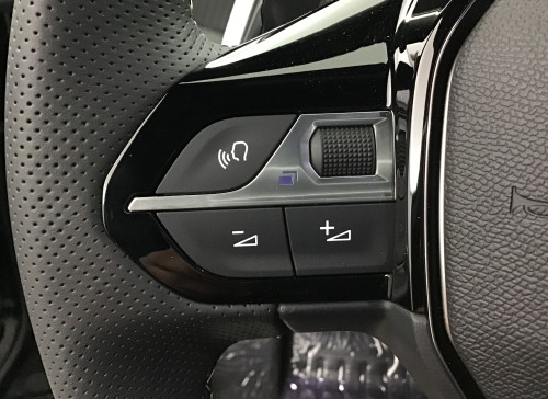 Peugeot 2008 Nouveau Hybrid 145 e-DCS6 GT