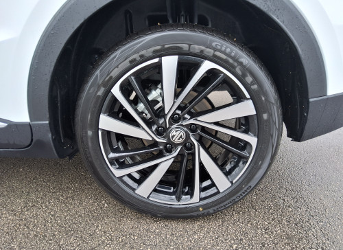 MG Motor ZS Nouveau 1.5 L Hybrid+ 197 ch Luxury