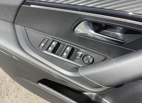 Peugeot 2008 Nouveau Hybrid 145 e-DCS6 GT